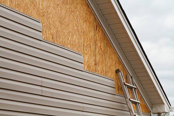 Professional Vinyl Siding technician working in Malvern, OH
